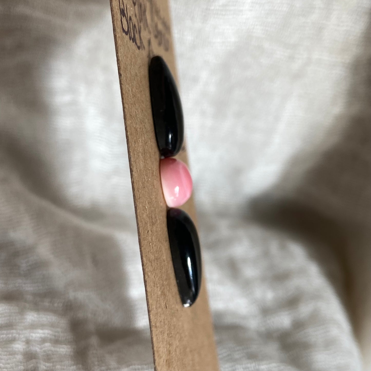 Pink Conch / Black Onyx Cabochon - MIX21