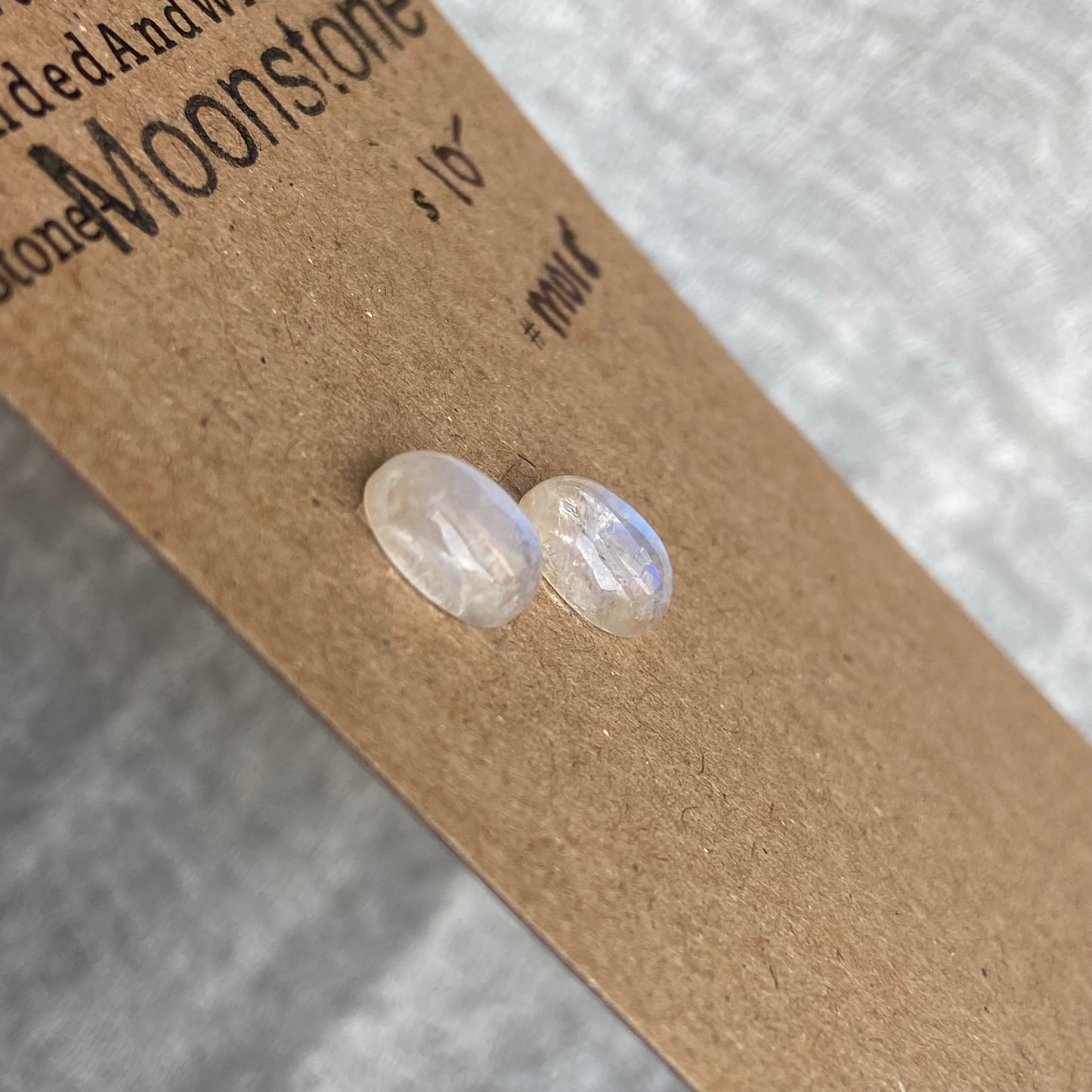 Moonstone cabochon - M018