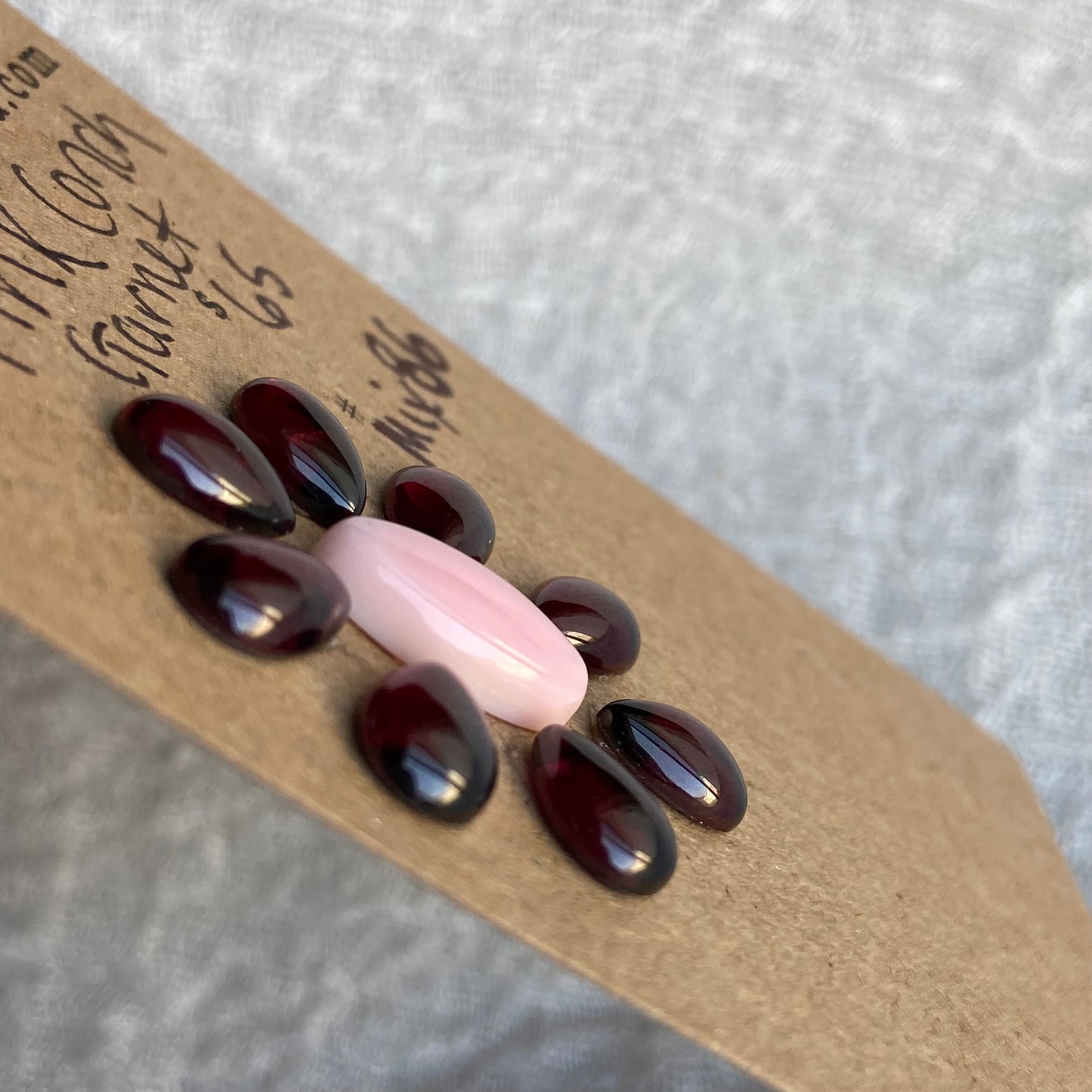 Pink Conch / Garnet Cabochon - Mix86