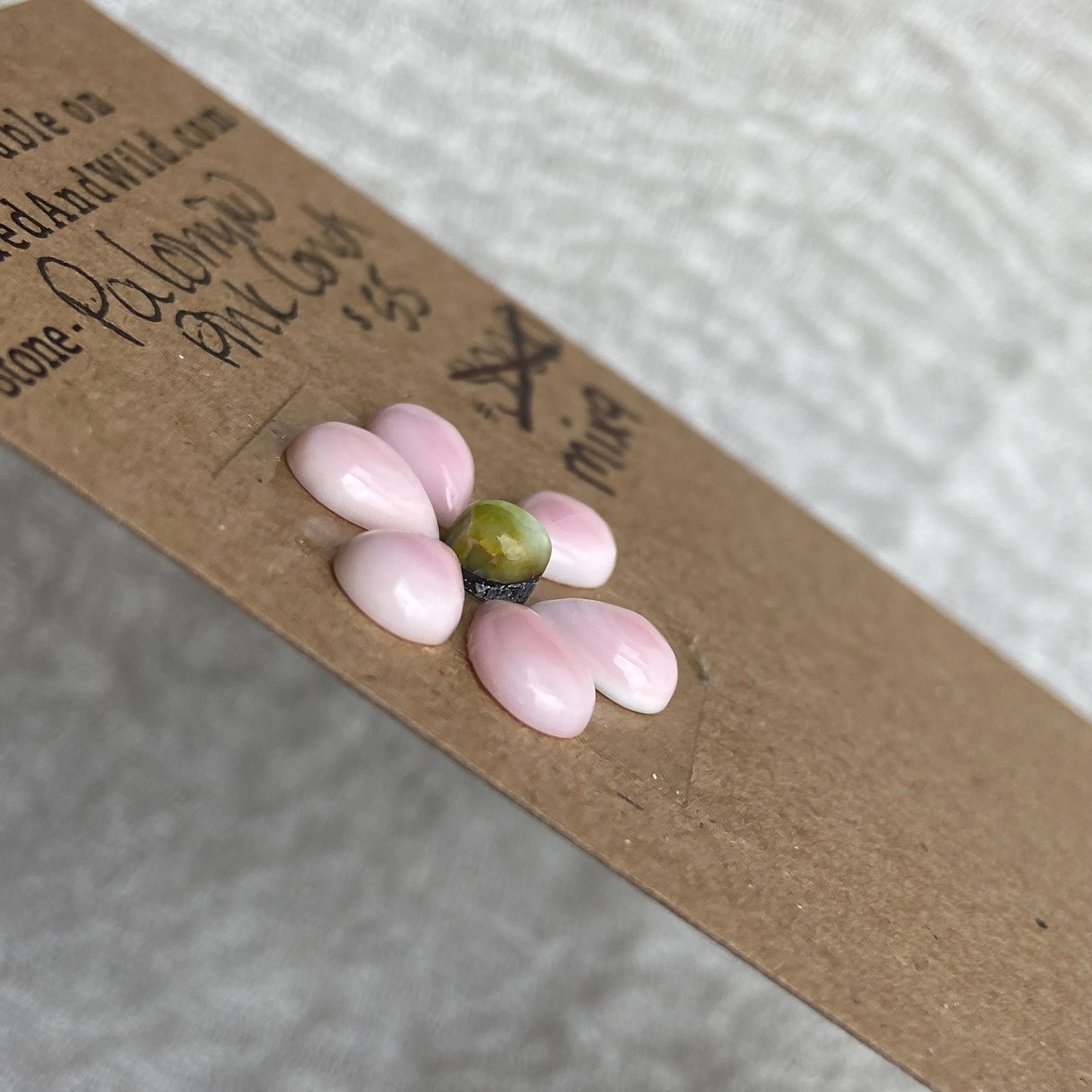 Palomino / Pink Conch Cabochon - Mix9