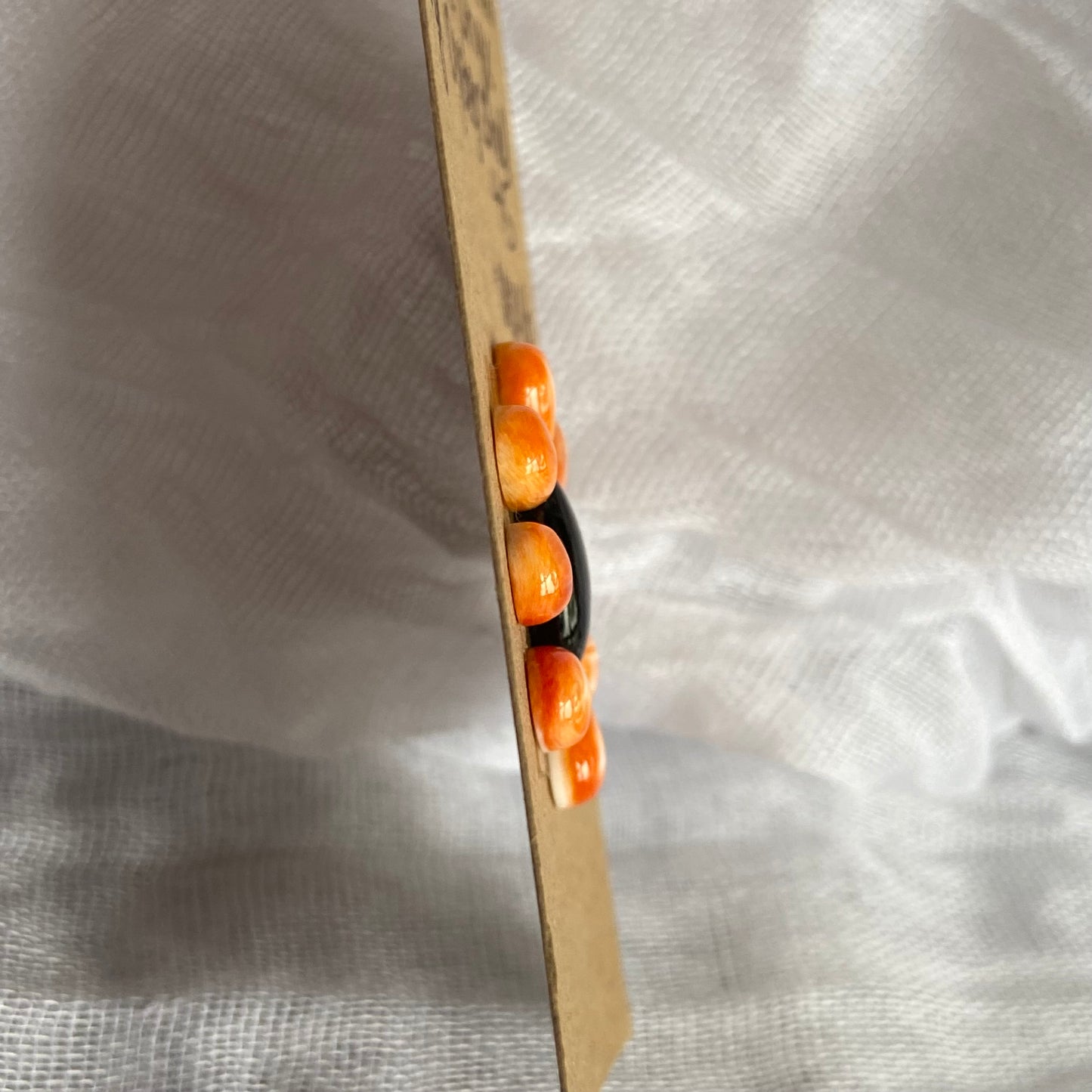 Oyster Shell / Black Onyx Cabochon - MIX16