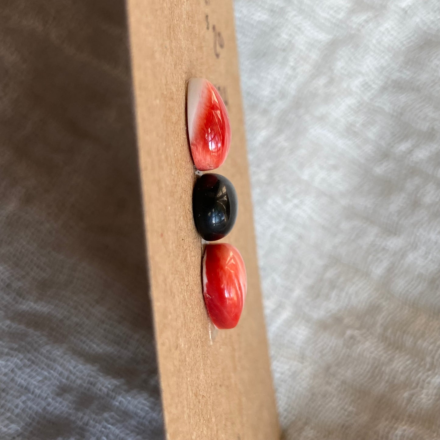 Black Onyx /Oystershell Cabochon - MIX124