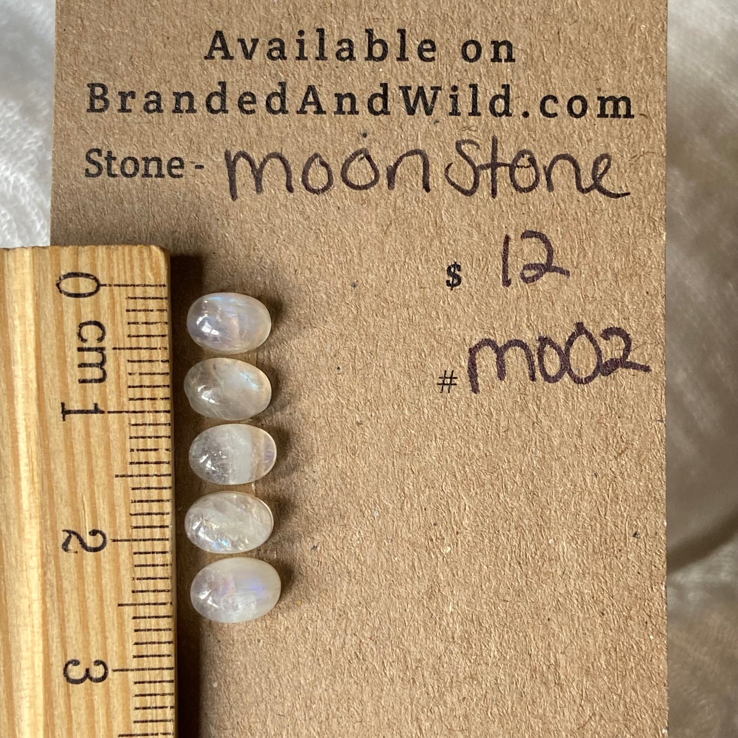 Moonstone cabochon - M002