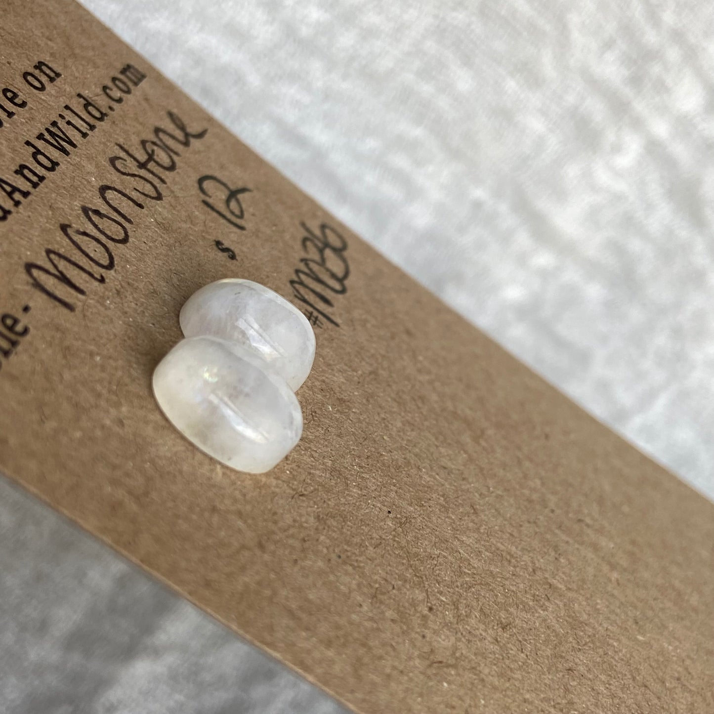 Moonstone cabochon - M036
