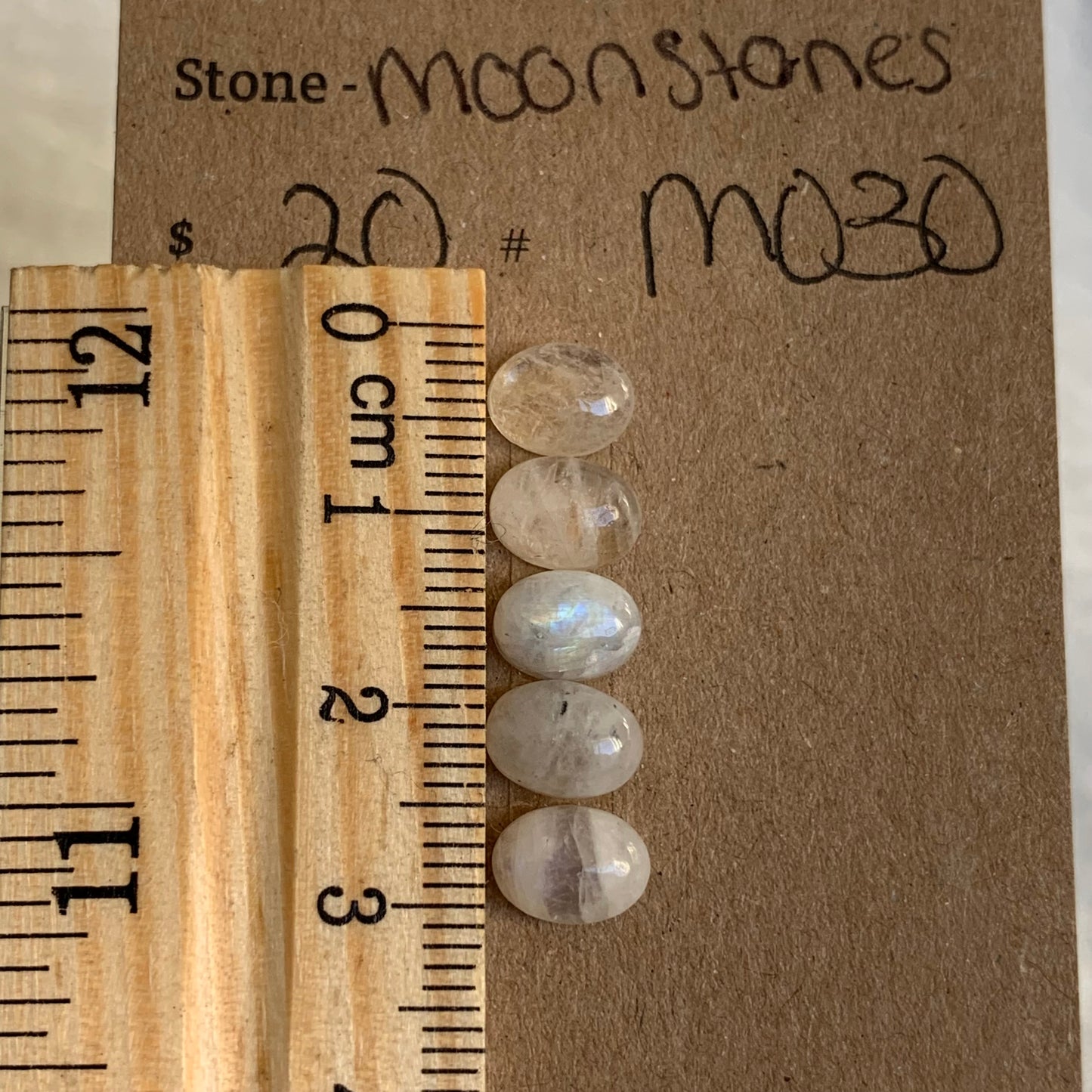 Moonstone cabochon - M030
