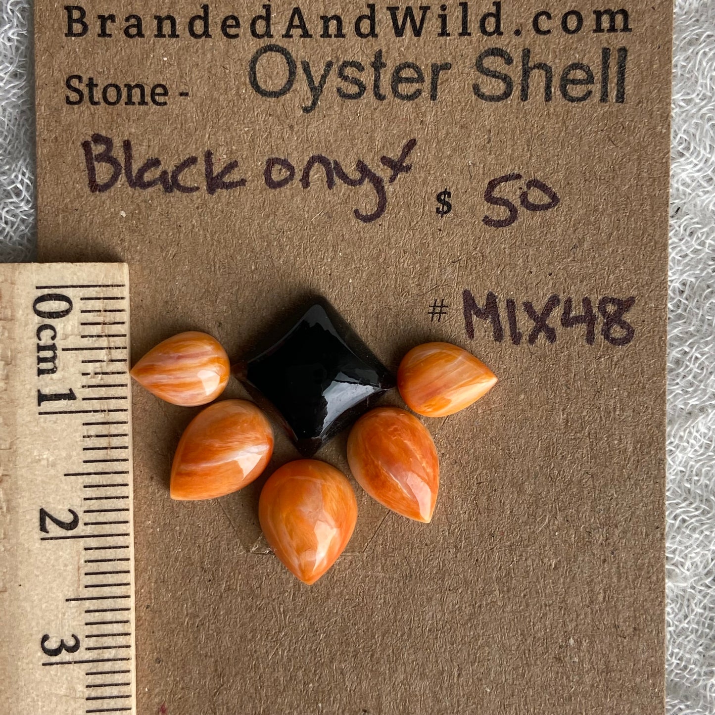 Oystershell - Black Onyx Cabochon - MIX48