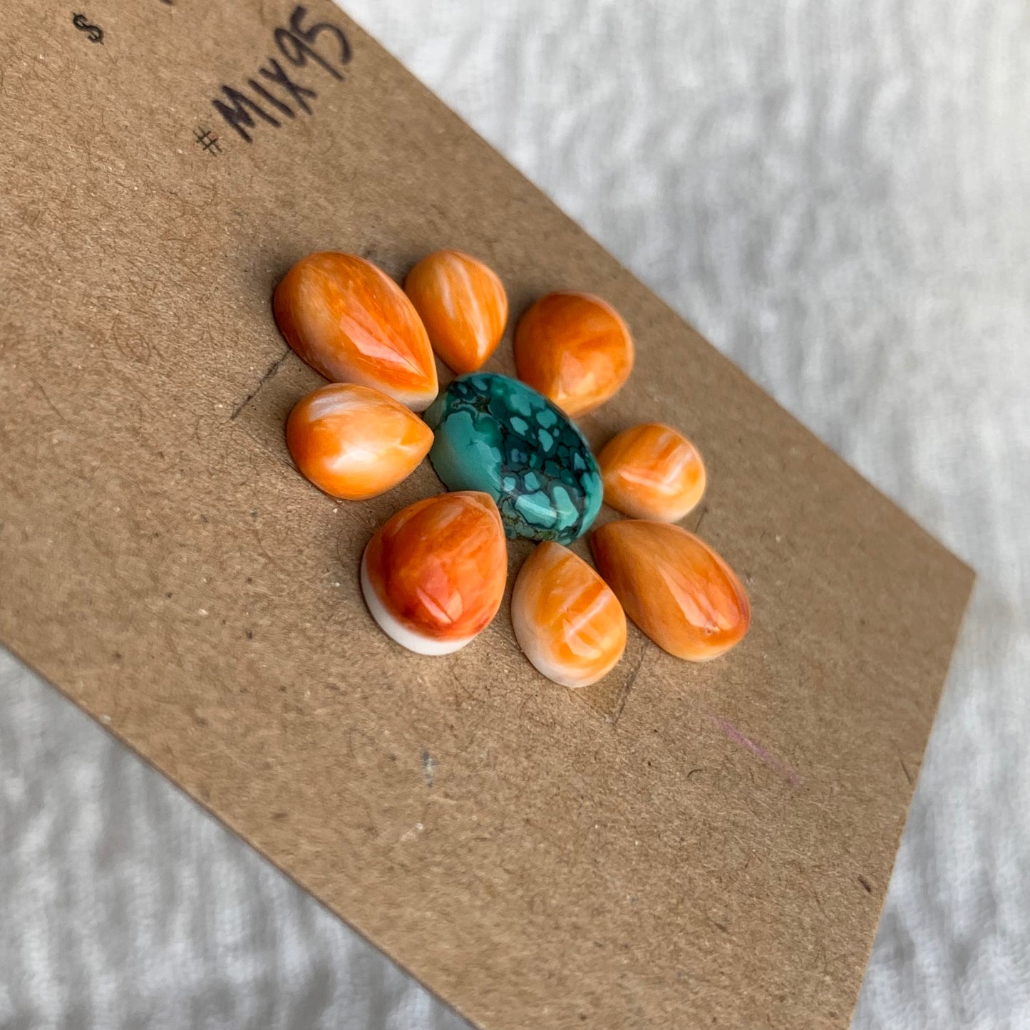 Oystershell - Hubei Turquoise Cabochon - MIX95