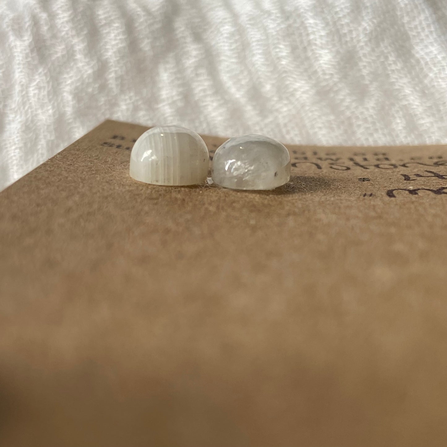 Moonstone cabochon - M032