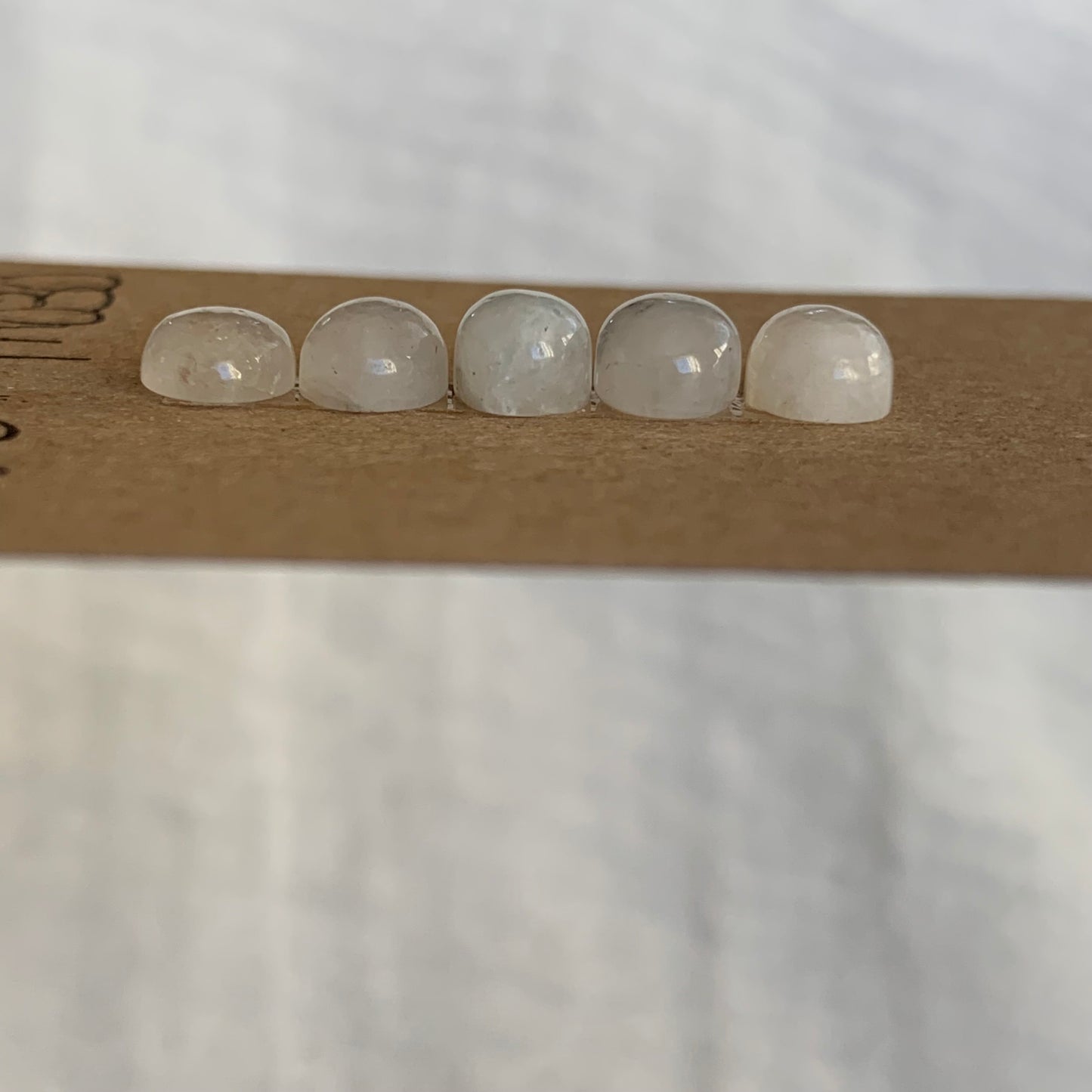 Moonstone cabochon - M030