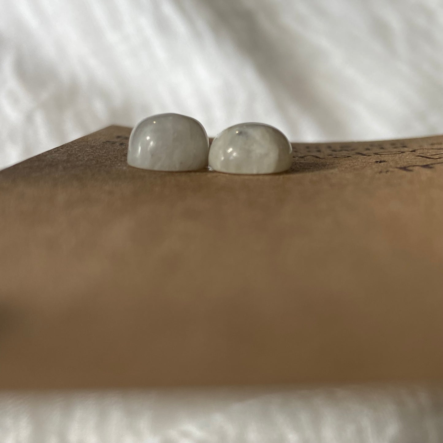 Moonstone cabochon - M035