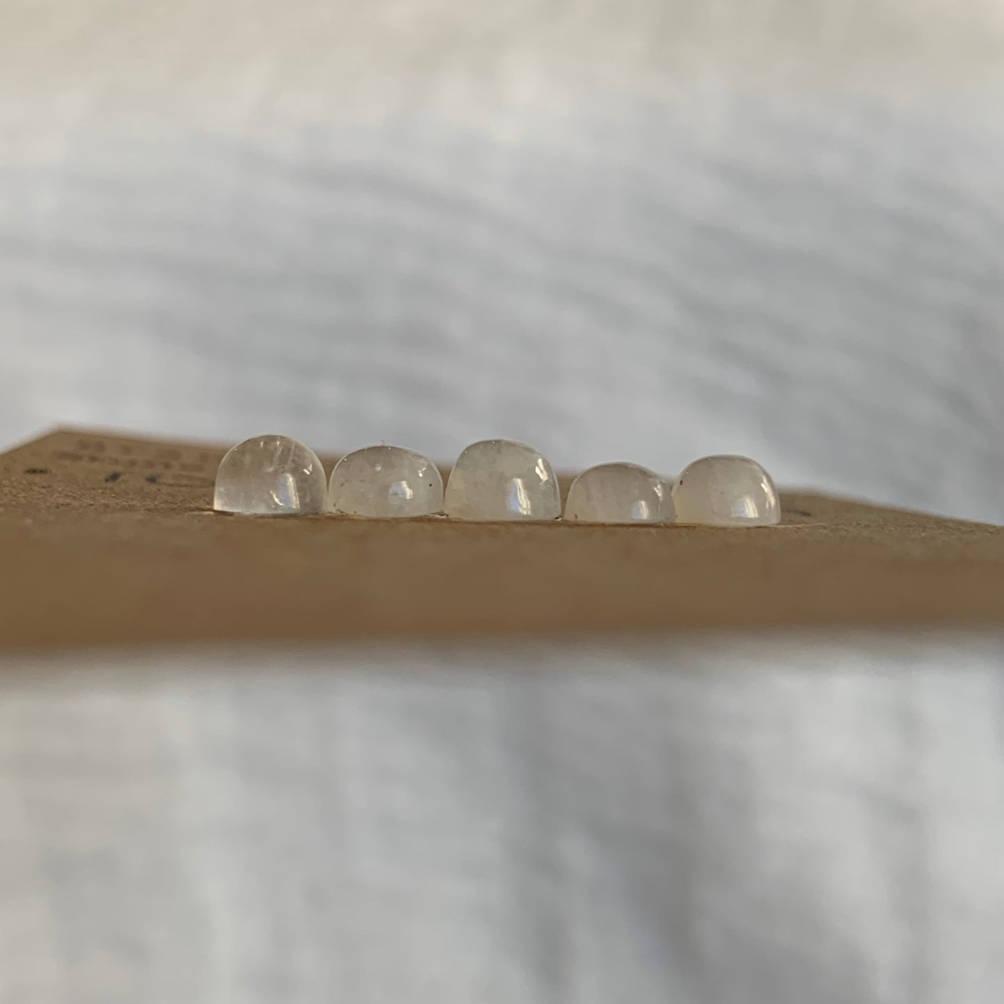 Moonstone cabochon M004