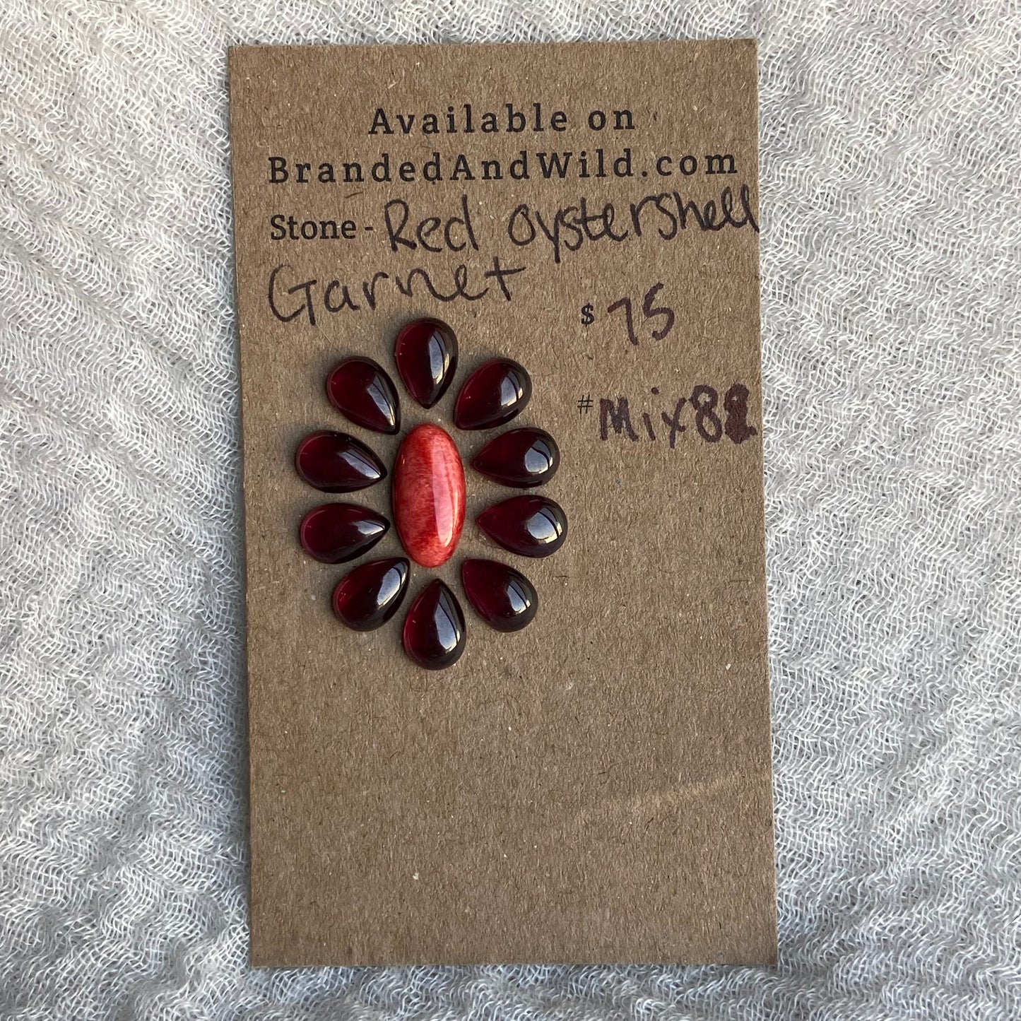 Red Oyster Shell / Garnet Cabochon - Mix88