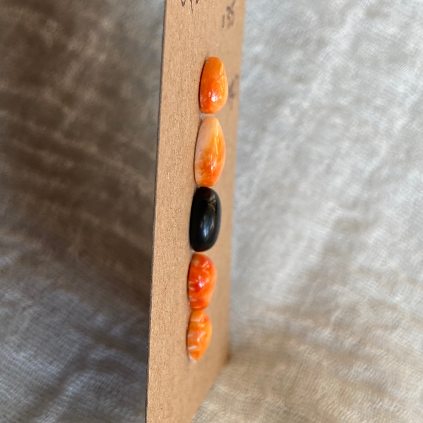 Black Onyx /Oystershell Cabochon - Mix127