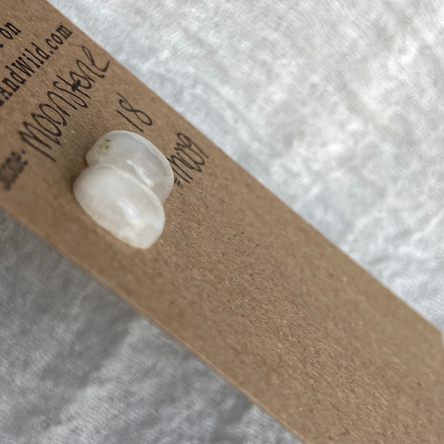 Moonstone cabochon - M009