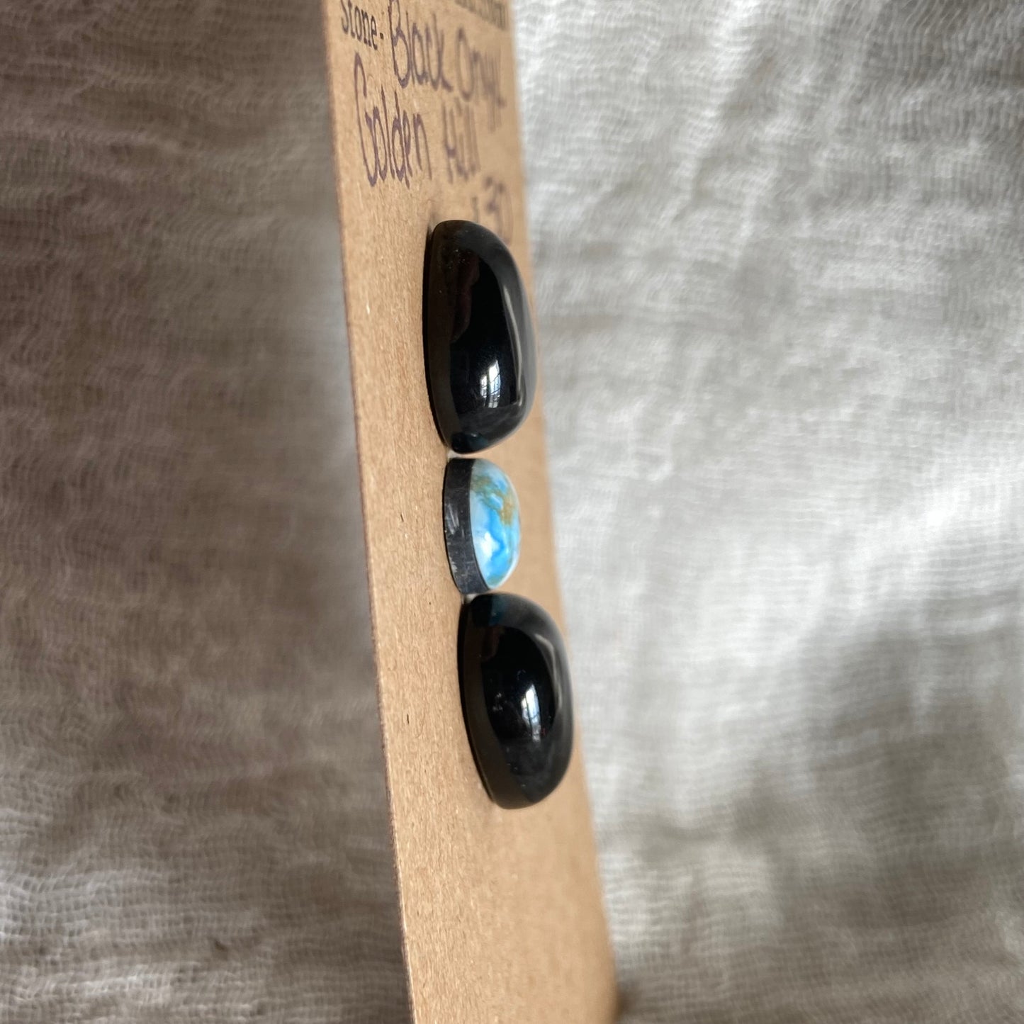 Golden Hill / Black Onyx Cabochon - MIX112