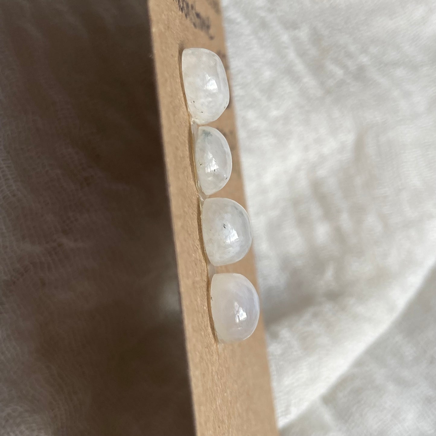 Moonstone cabochon - M019