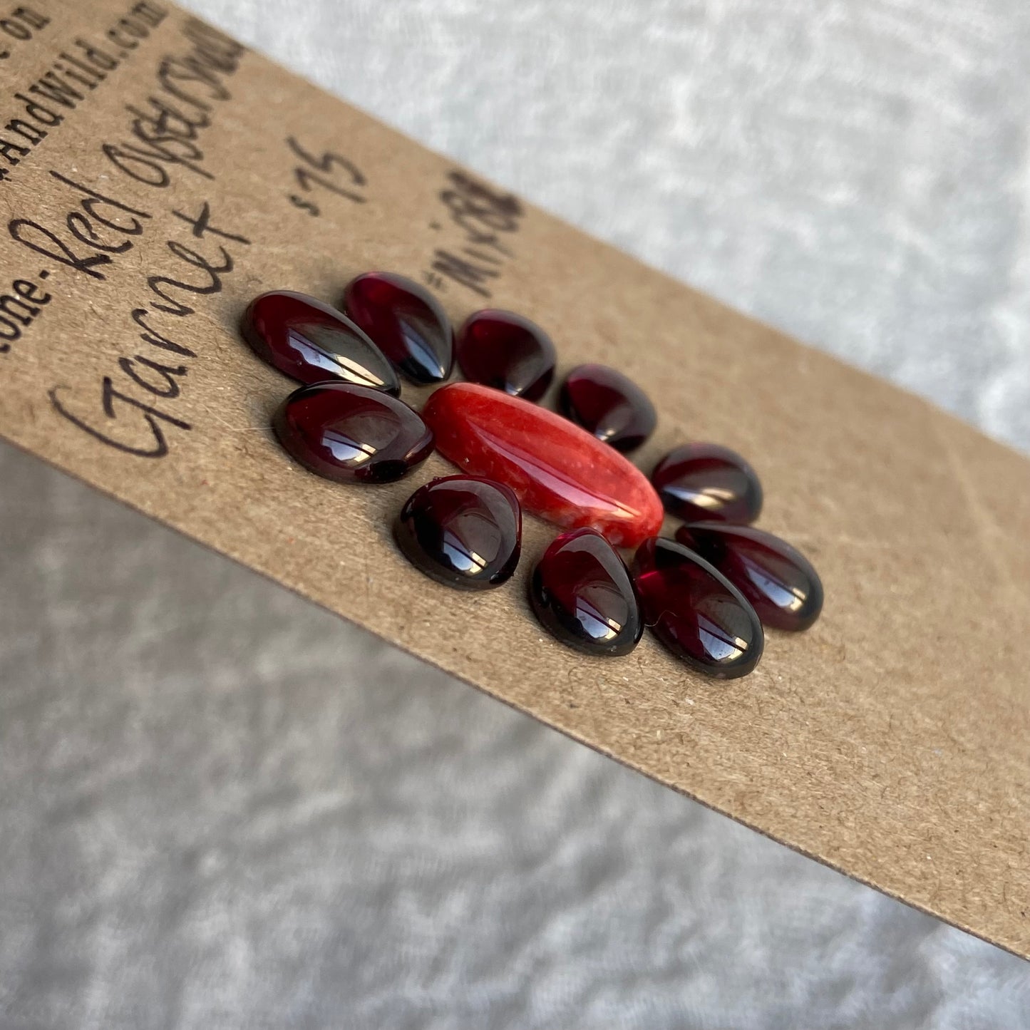 Red Oyster Shell / Garnet Cabochon - Mix88