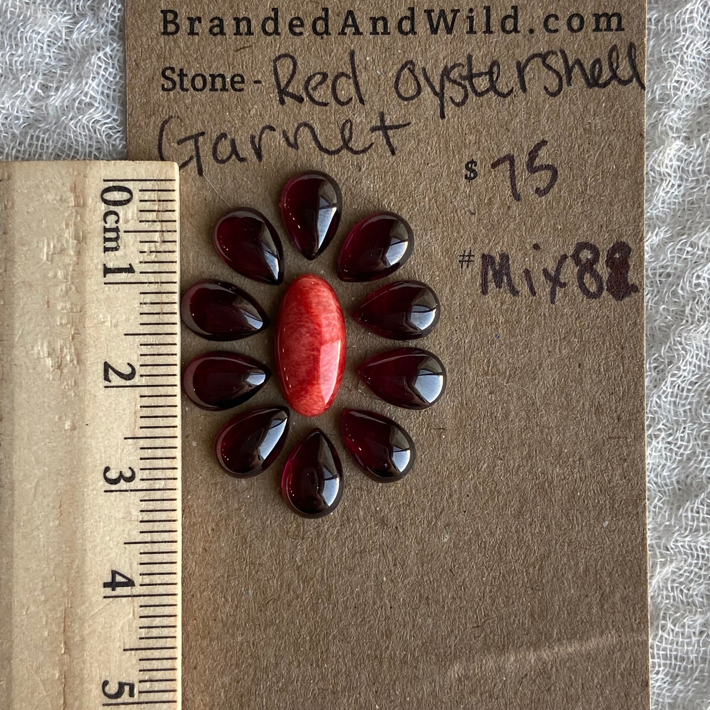 Red Oyster Shell / Garnet Cabochon - Mix88