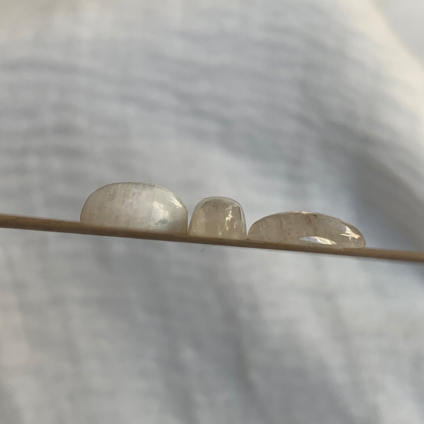 Moonstone cabochon M008
