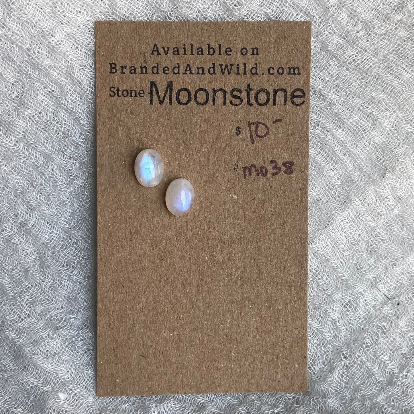 Moonstone cabochon - M038