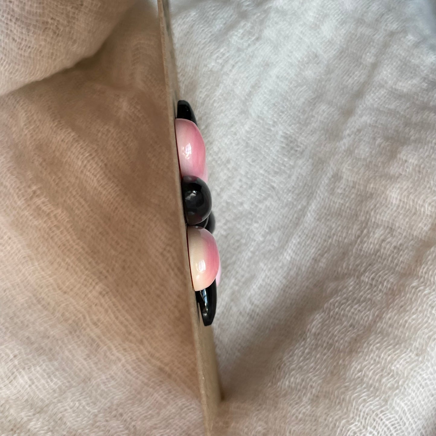 Pink Conch / Black Onyx Cabochon - Mix68