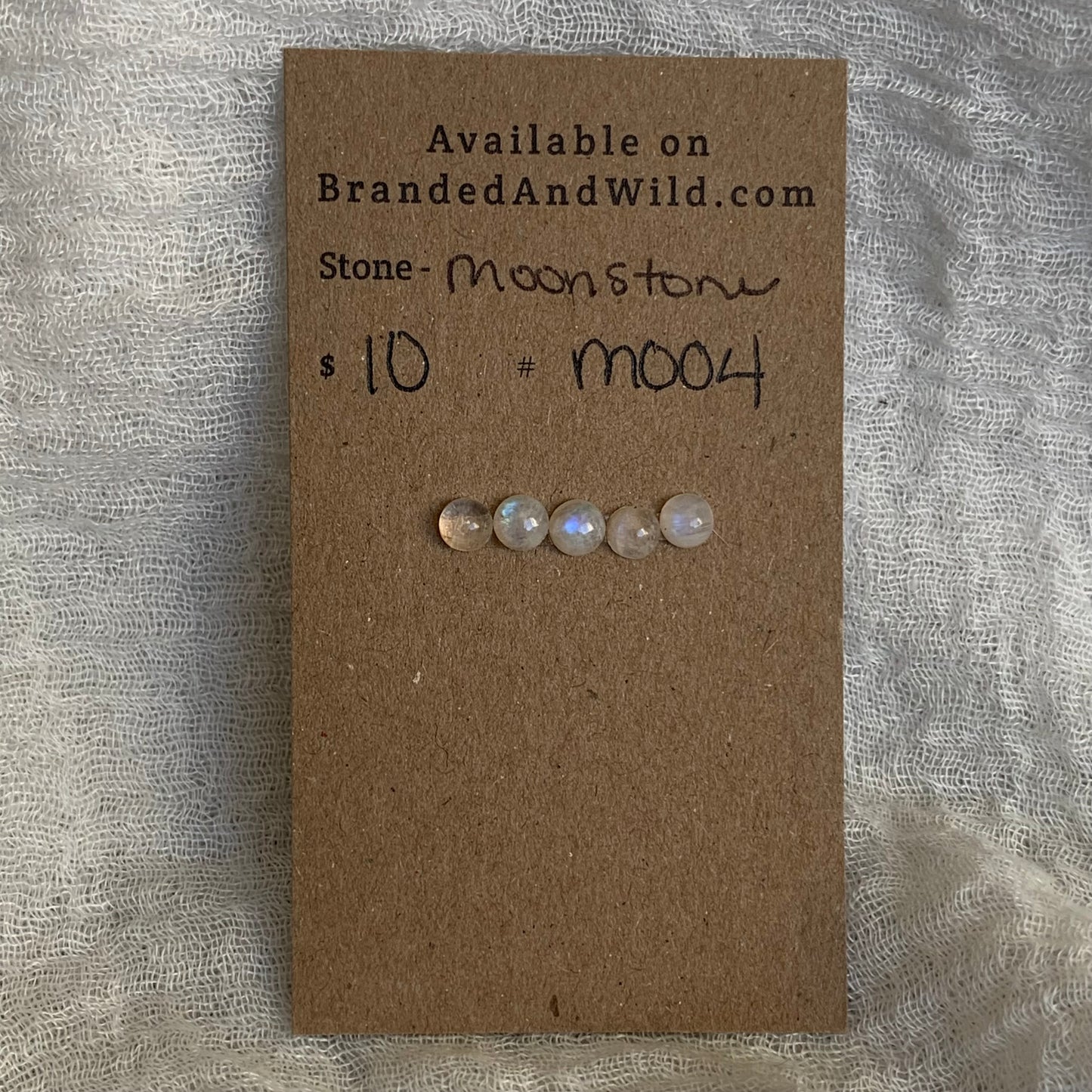 Moonstone cabochon M004
