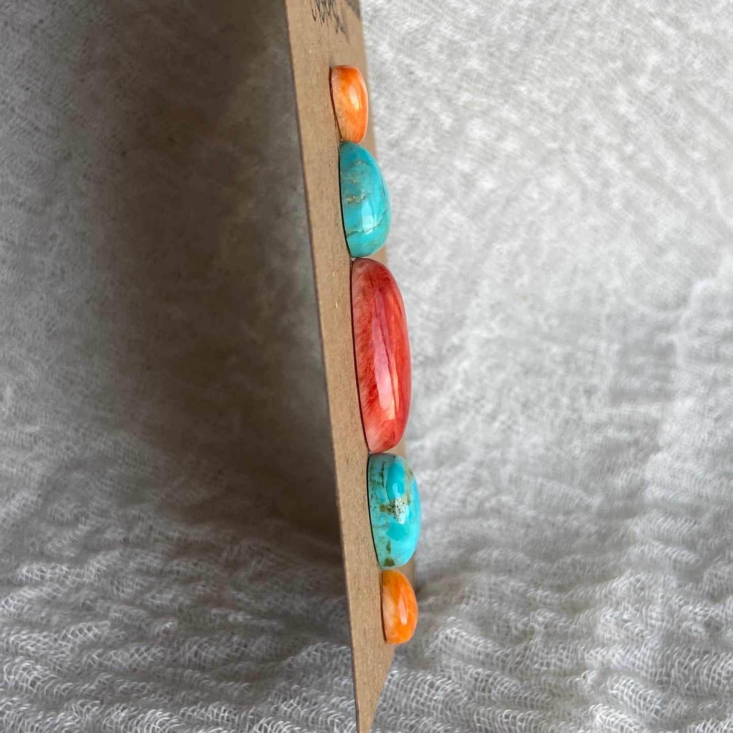 Oystershell - Kingman Turquoise Cabochon - MIX58