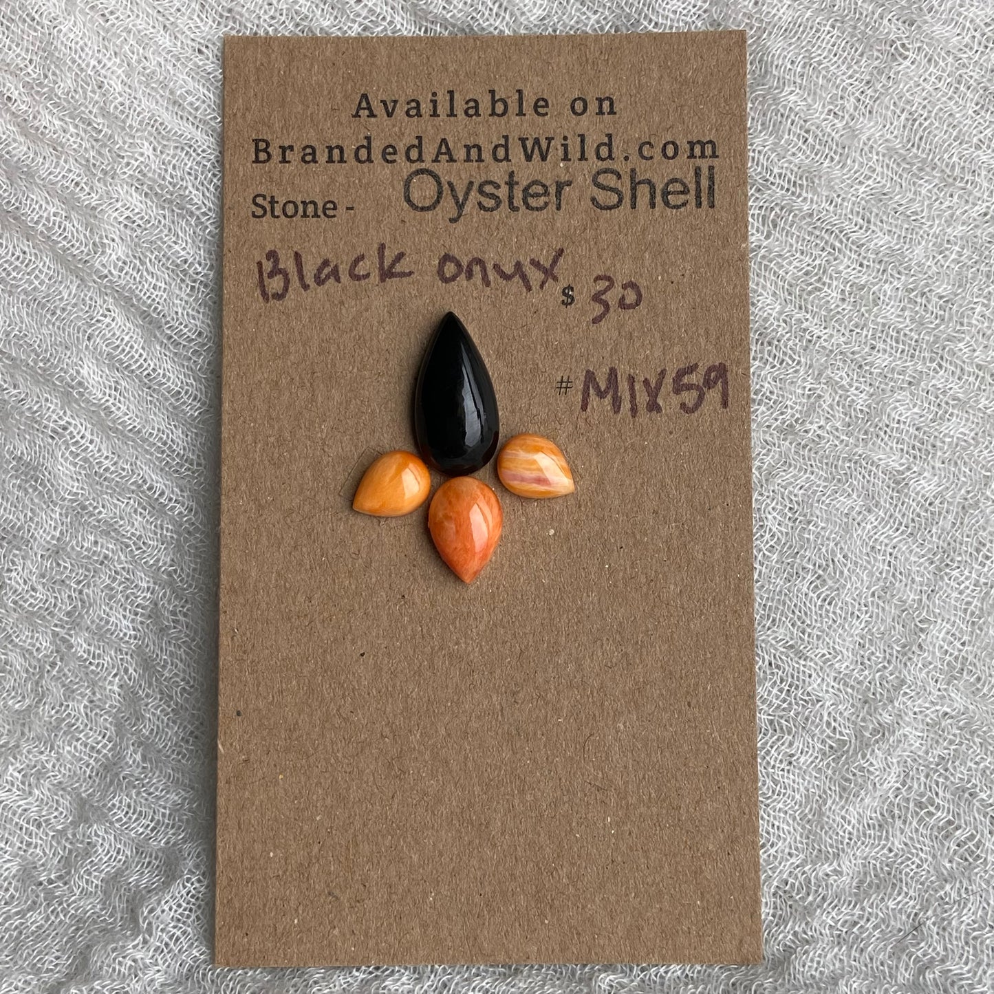 Oystershell - Black Onyx Cabochon - MIX59