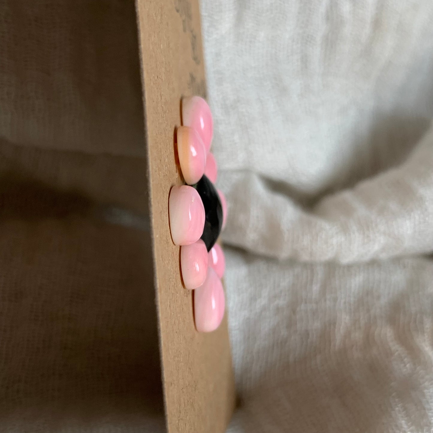 Black Onyx / Pink Conch Cabochon - Mix49