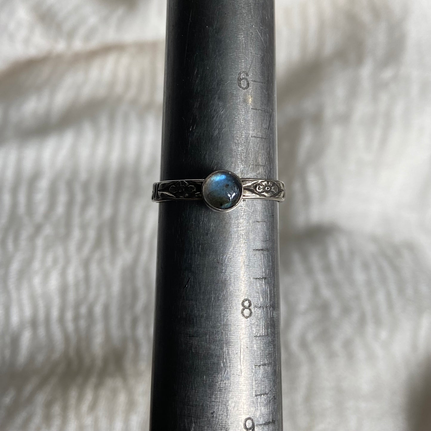 Sterling Silver Ring - R85 Size - 7