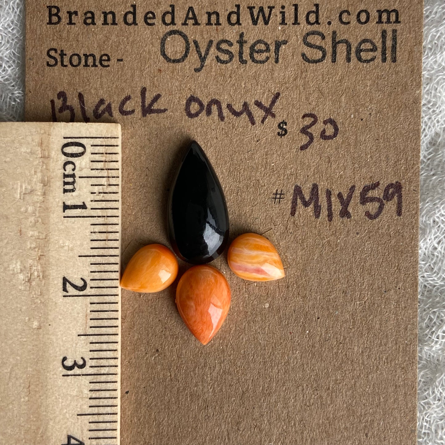 Oystershell - Black Onyx Cabochon - MIX59