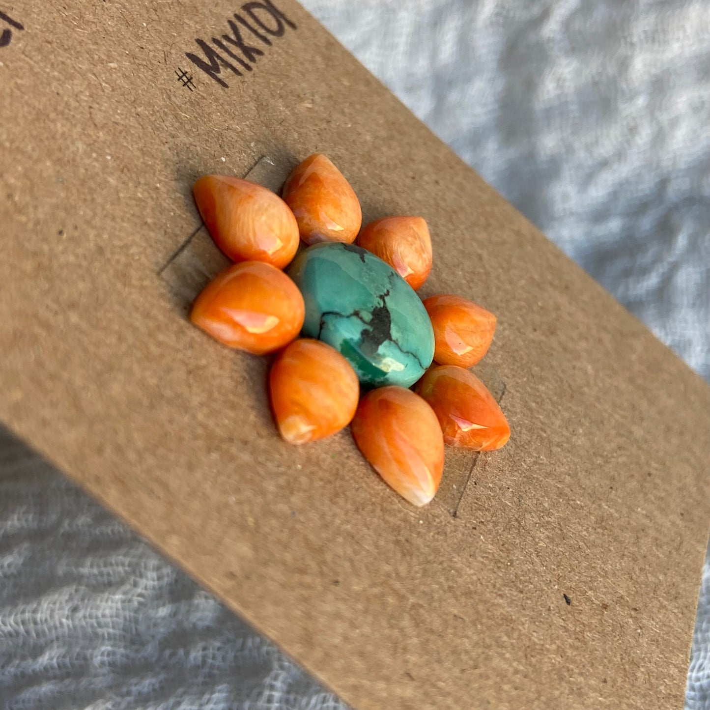 Oystershell - Hubei Turquoise Cabochon - MIX101