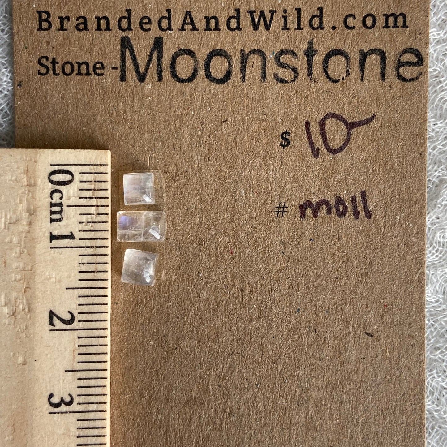 Moonstone cabochon - M011