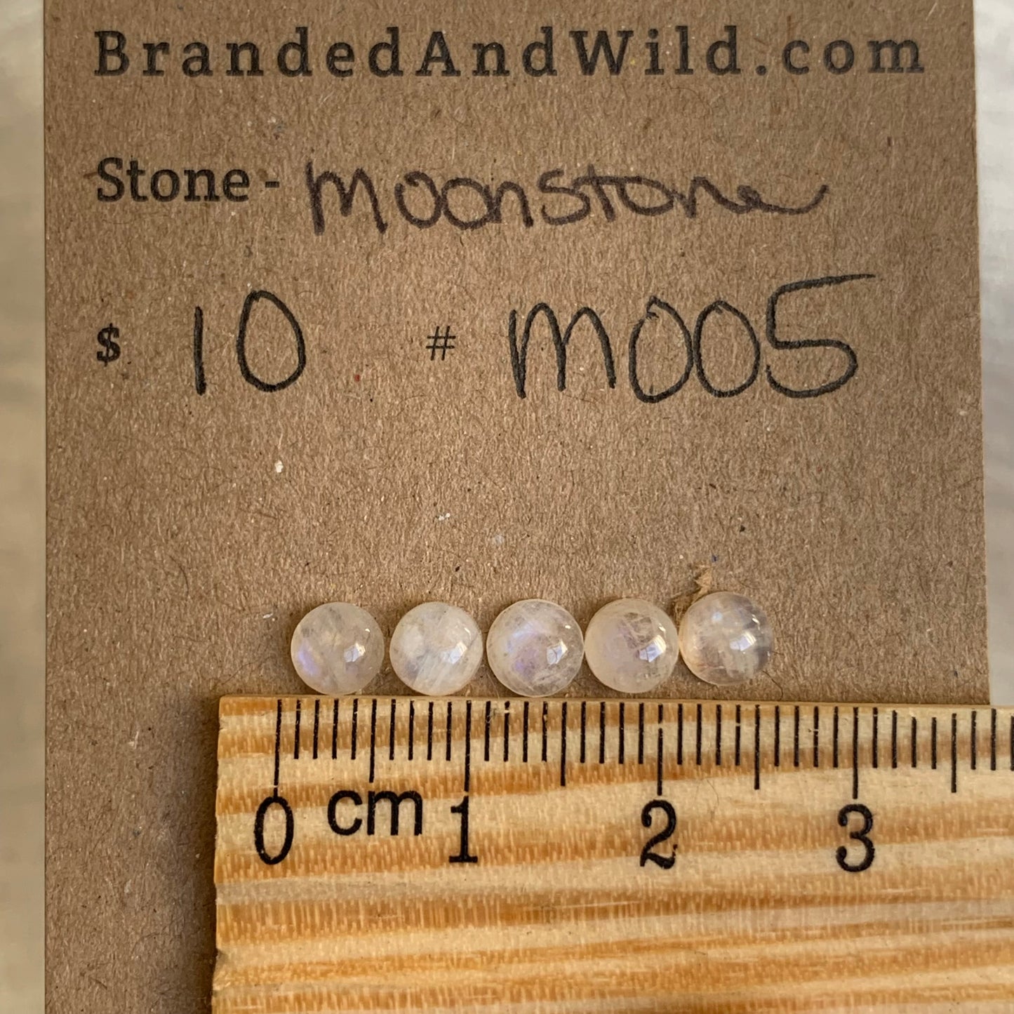 Moonstone cabochon M005