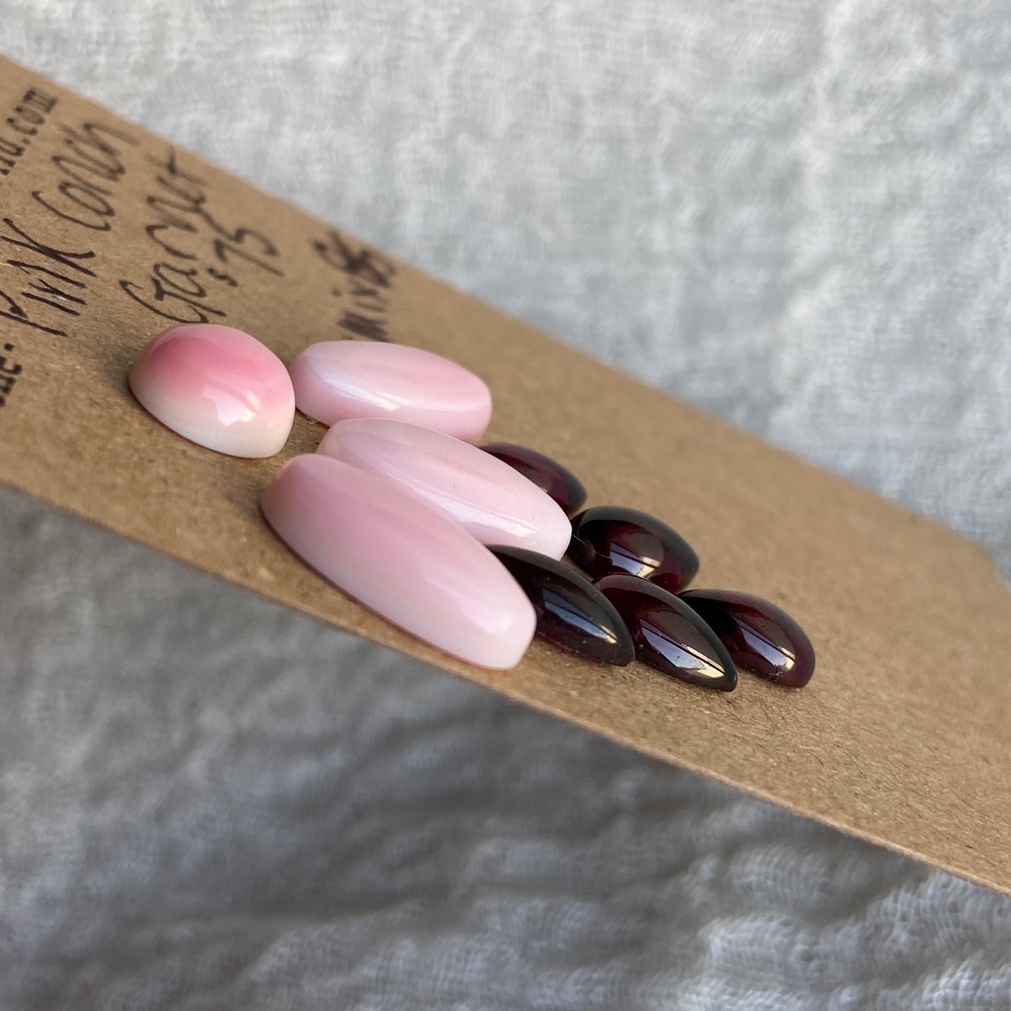 Pink Conch / Garnet Cabochon - Mix85
