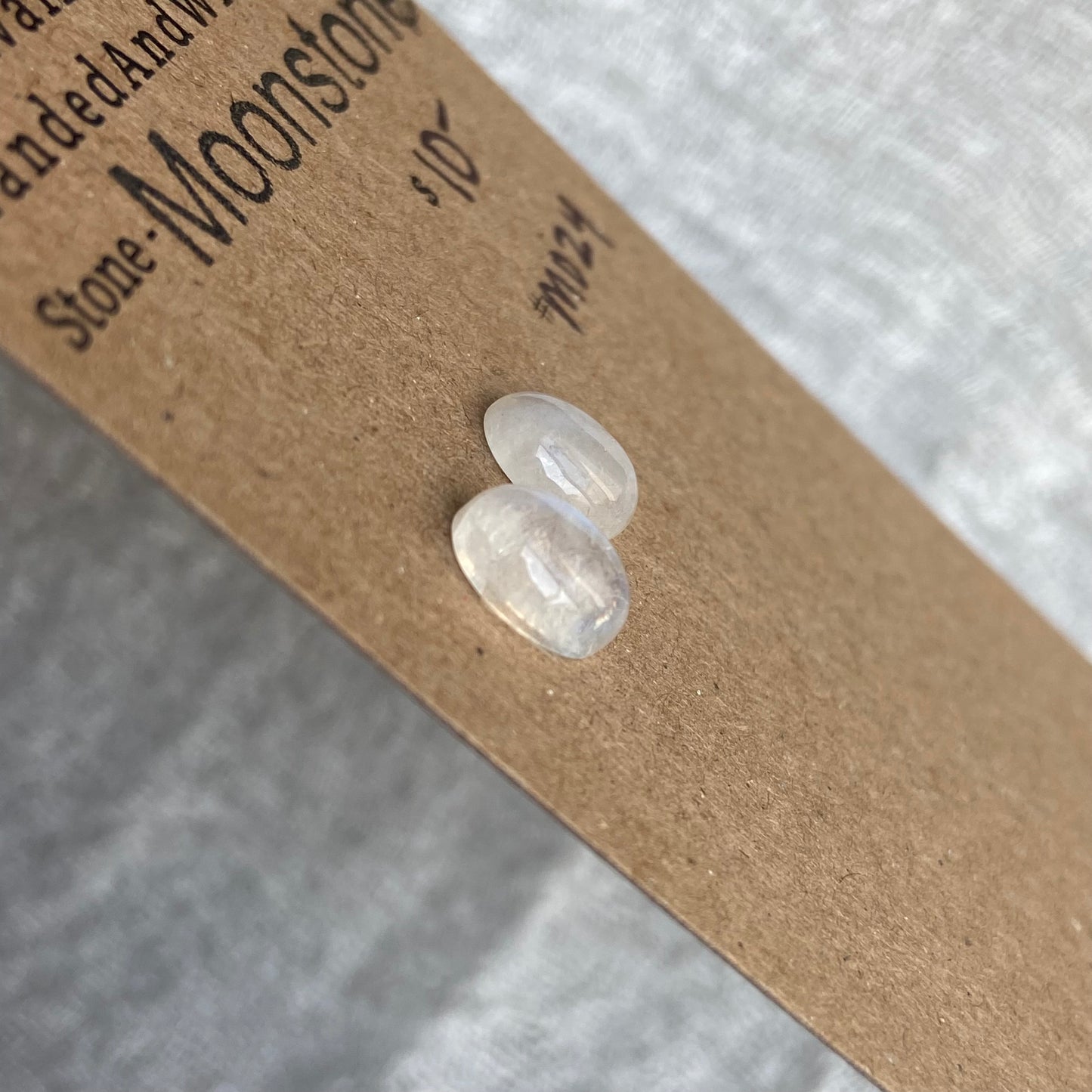 Moonstone cabochon - M024