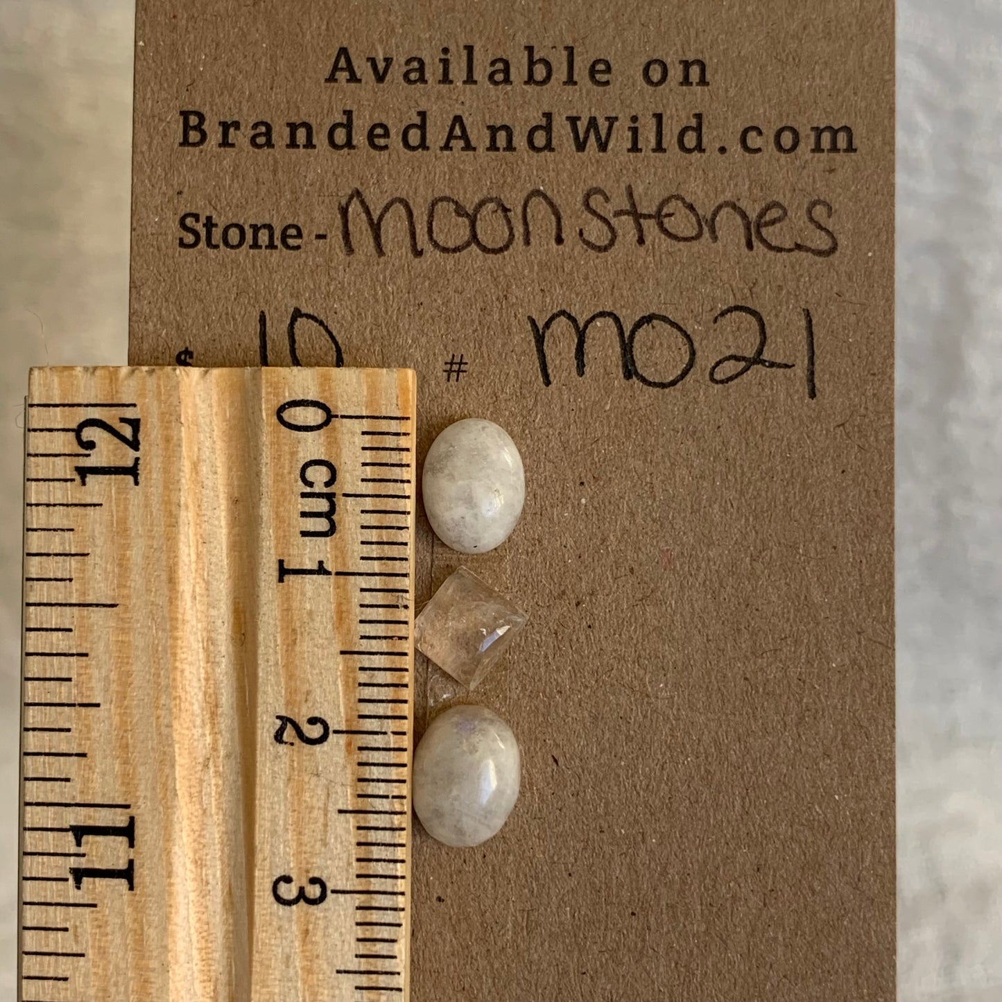 Moonstone cabochon - M021