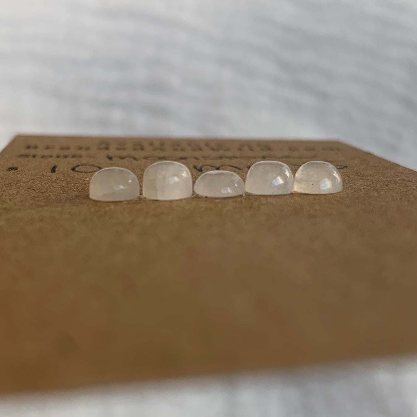 Moonstone cabochon M005
