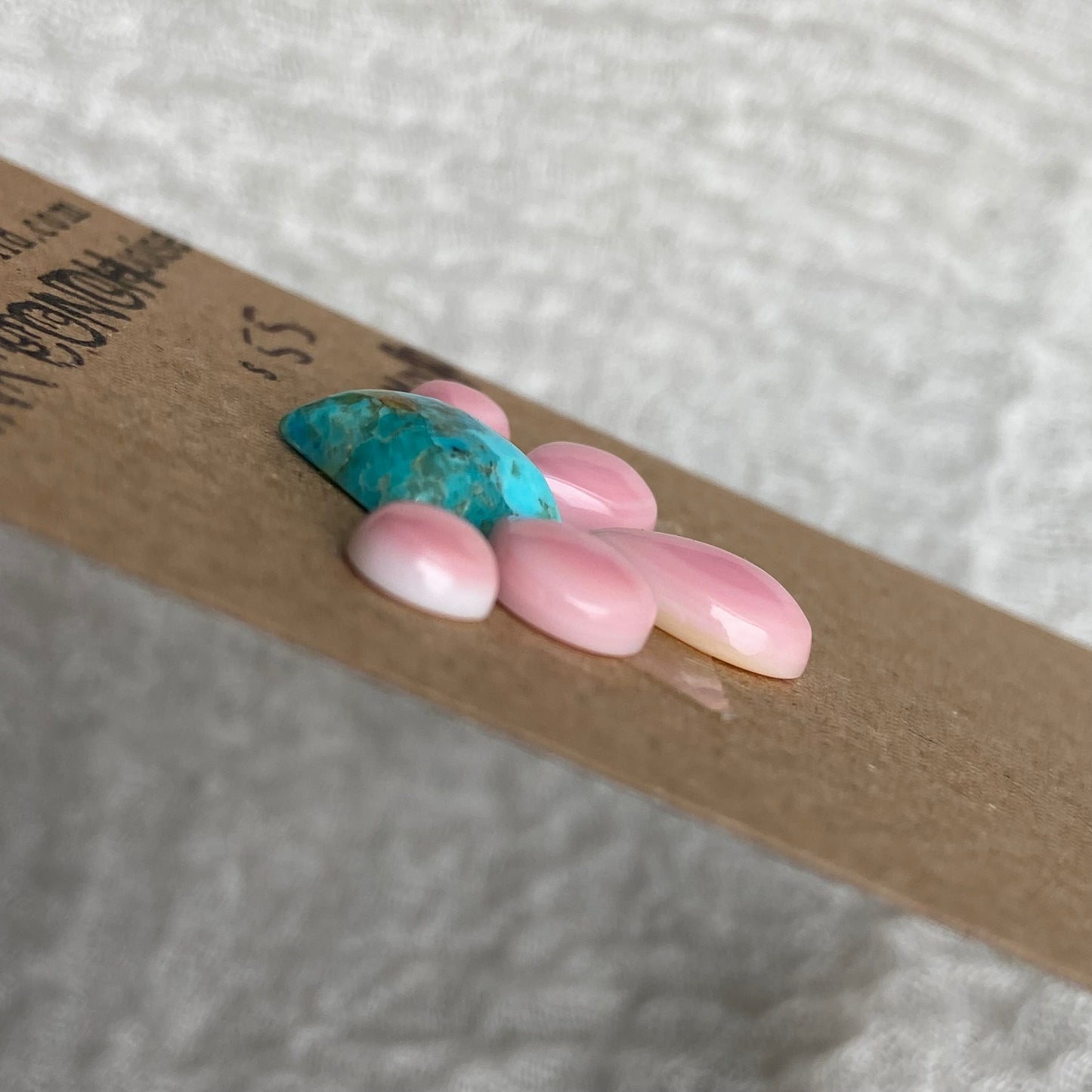 Pink Conch - Kingman Turquoise Cabochon - MIX80