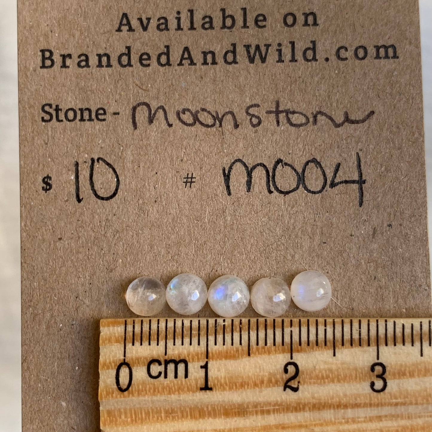 Moonstone cabochon M004