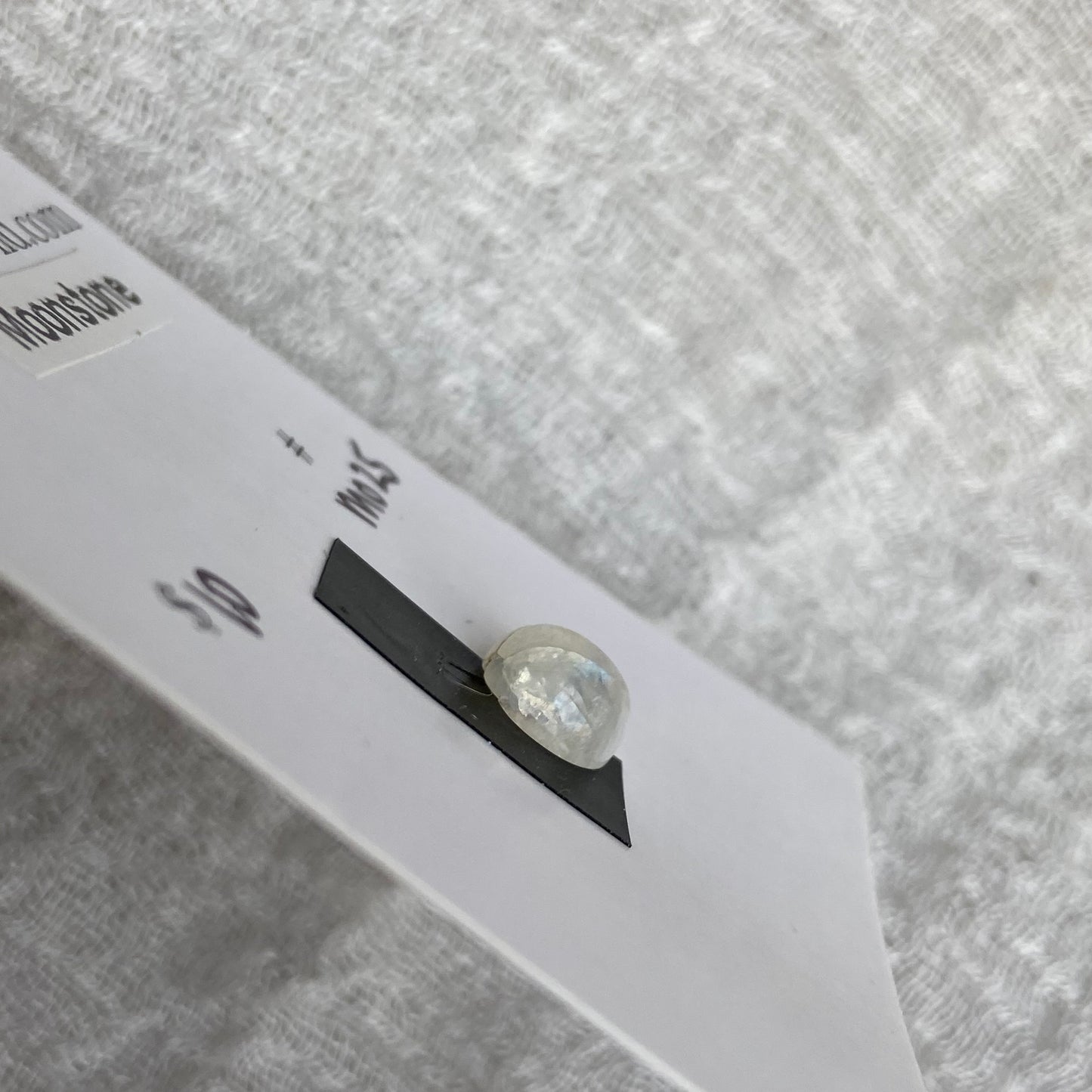 Moonstone cabochon - M025