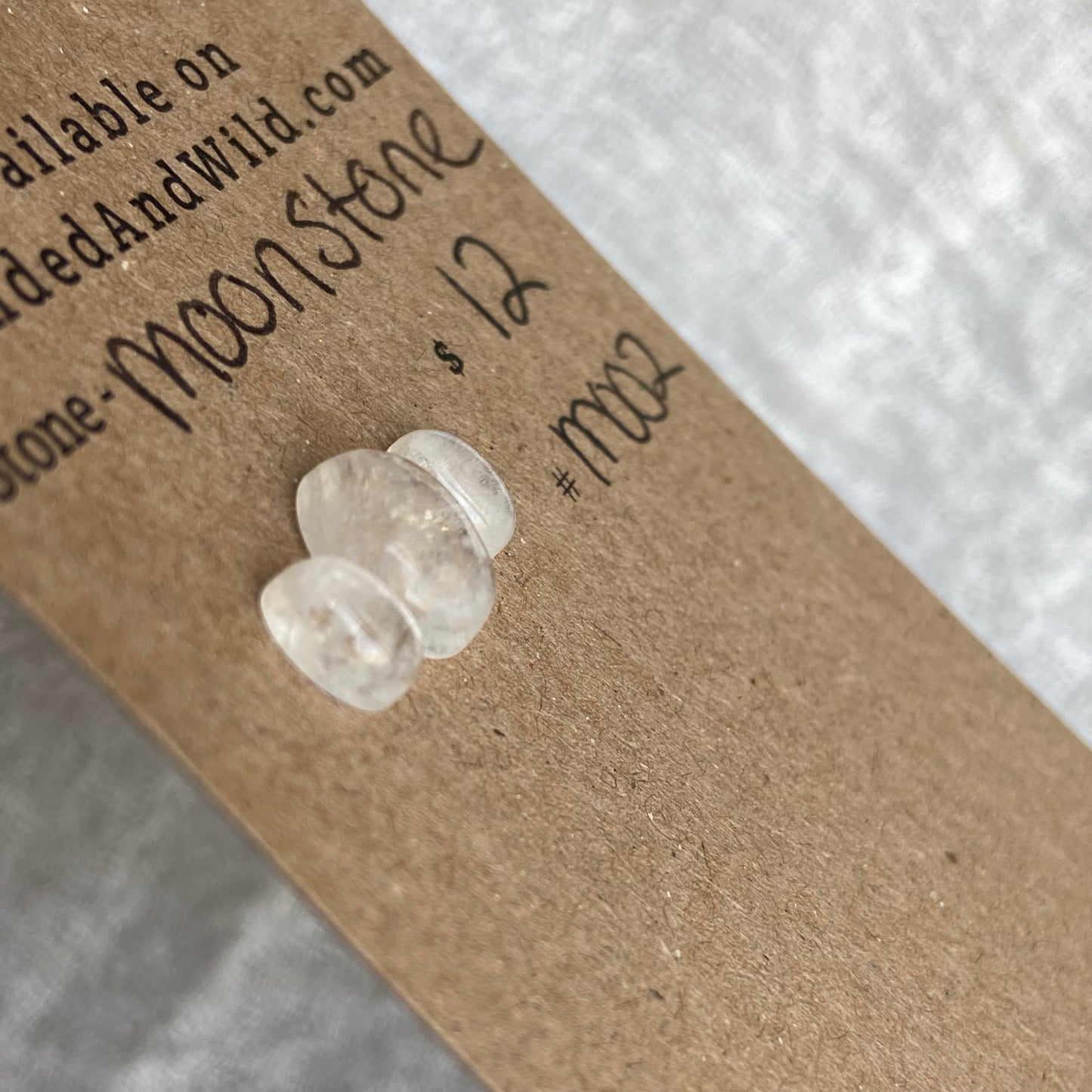 Moonstone cabochon - M002