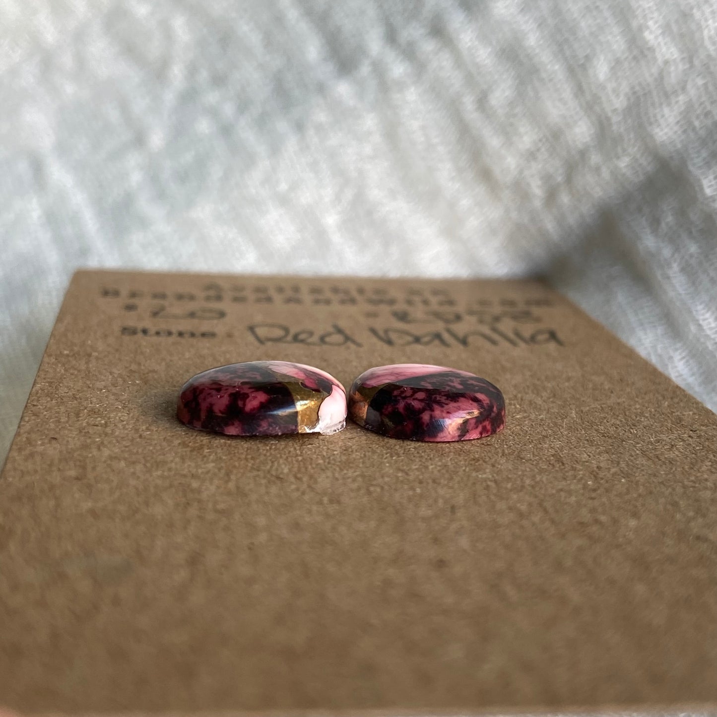 Red Dahlia Cabochon - RD58