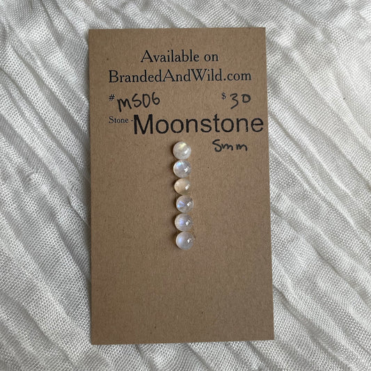 Peach Moonstone Cabochon - MS06 0548E6F0-823B-4361-BD1D-0DDEC87325FD Brandedandwild.com