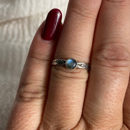 Sterling Silver Ring - R85 Size - 7