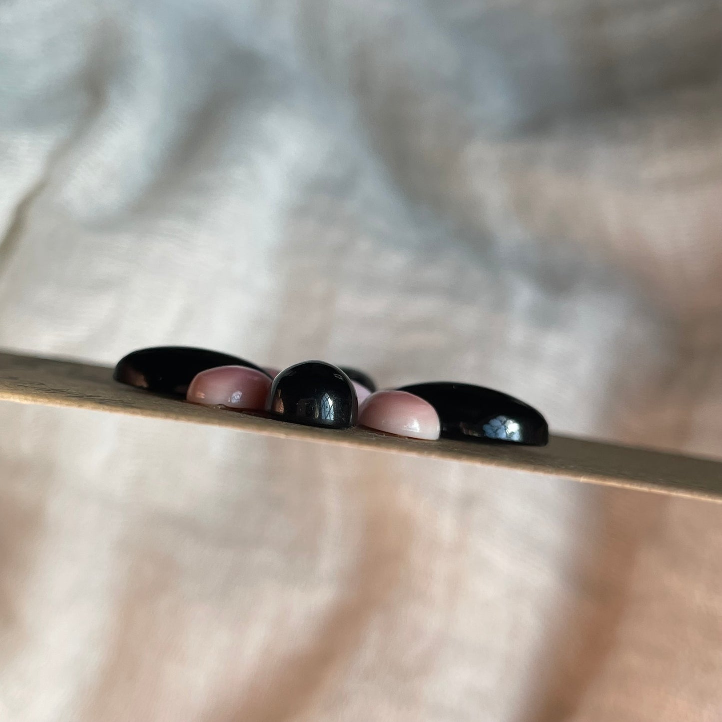 Pink Conch / Black Onyx Cabochon - Mix53