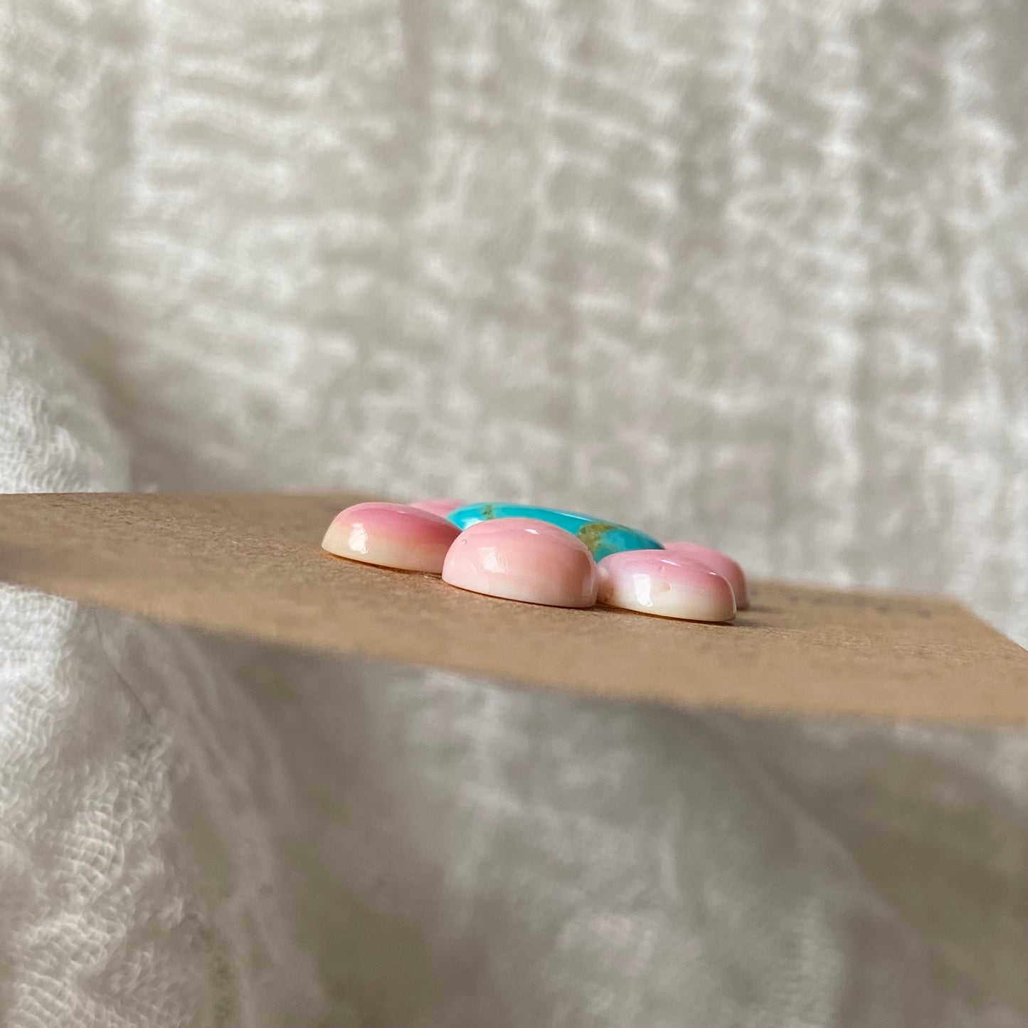 Pink Conch / Kingman Turquoise Cabochon - PT08