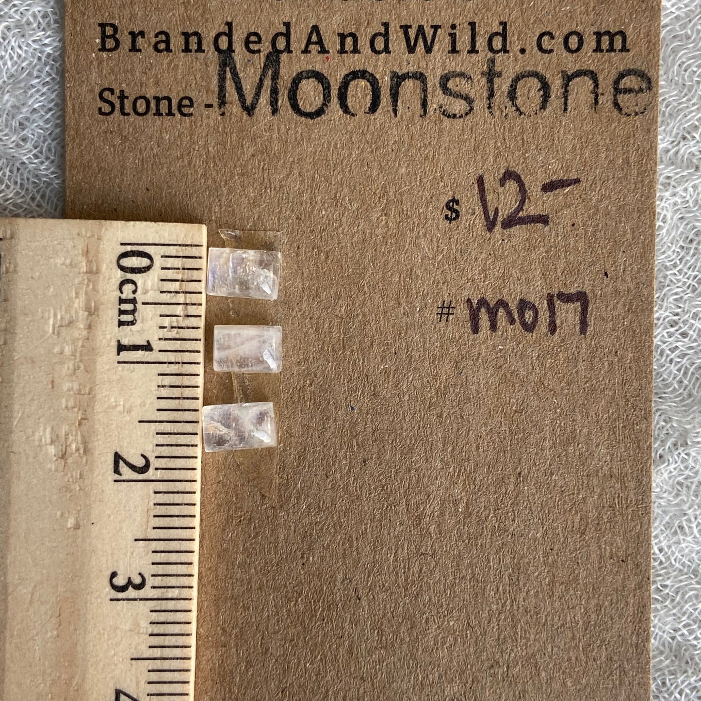 Moonstone cabochon - M017