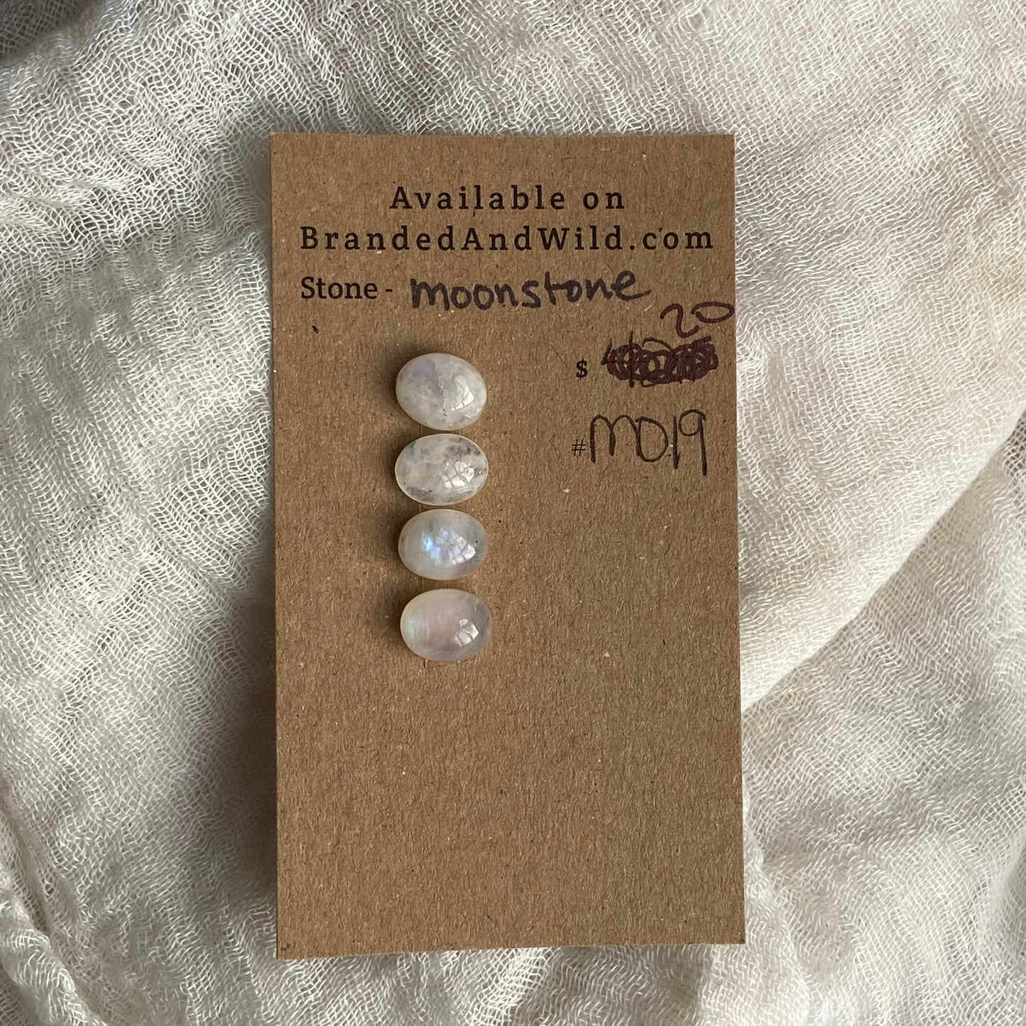 Moonstone cabochon - M019