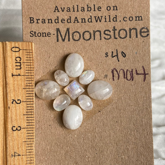 Moonstone cabochon - M014 0CB7CBCC-4B77-4938-8839-CFEFA71394F1 Brandedandwild.com